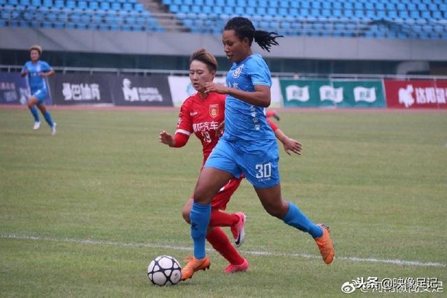 友谊赛-多特蒙德1-0东京FC 法比奥·席尔瓦制胜丘库埃梅卡伤退