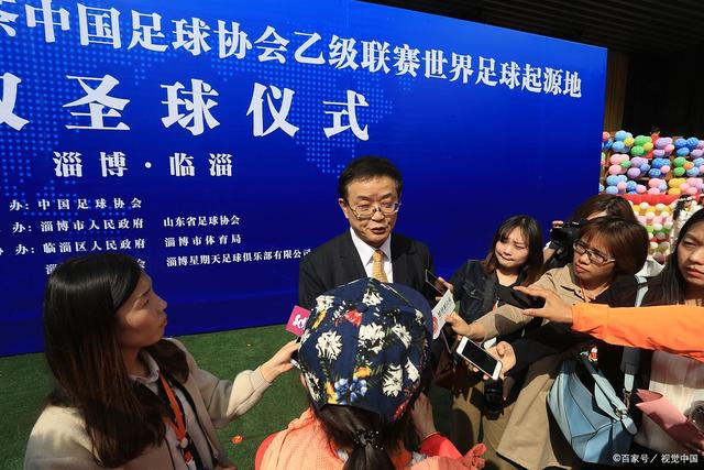哈弗茨胸部控球后转身射门，门将扑救成功