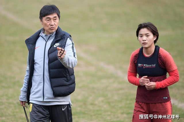 比亚迪助力香港足球文化节 与足球少年一起见证曼城国米巅峰对决